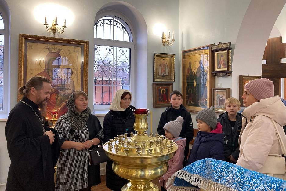 Воспитанники воскресной школы из Юргамыша посетили Порт-Артурский храм в Кургане