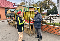 В Кургане школьники изготовили поздравительные открытки и передали их прихожанам Пантелеимоновского храма