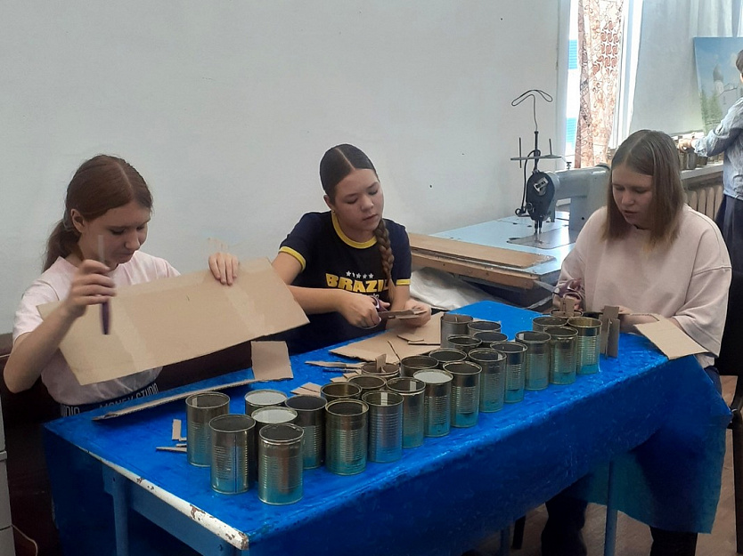 В Кургане школьный «Отряд особого назначения» продолжает помогает православному приходу
