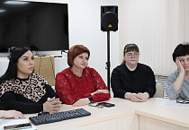 В Кургане священник - участник СВО встретился с вдовами и женами ветеранов боевых действий