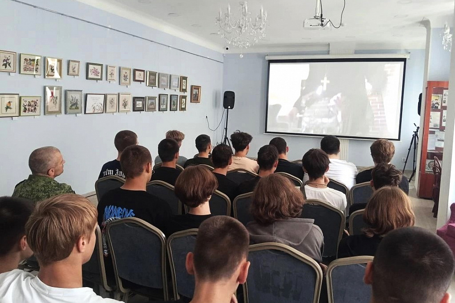 Студенты Курганского техникума посмотрели фильм «Молюсь за каждого бойца»