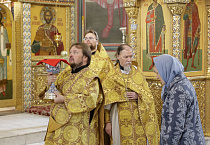 Память святителя Агафангела почтили в курганском кафедральном соборе