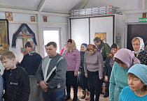 Благочинный Западного округа возглавил праздничное богослужение в храме села Садовое