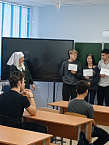 В Зауралье священник и сестра милосердия провели в сельской школе урок «Семьеведения»