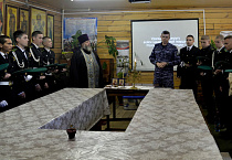В курганском храме  прошла профориентационная беседа представителя Росгвардии  и кадет-старшеклассников
