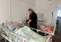 Настоятель сельского храма поздравил персонал и пациентов хосписа