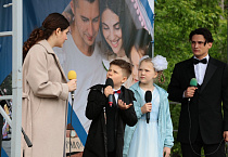 В Кургане на открытии фестиваля «ЧитайСемьЯ» выступили православный священник и архиерейский хор