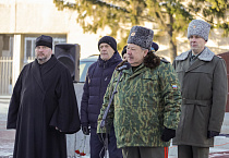 Курганский священник принял участие в торжественных проводах призывников на военную службу