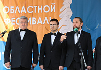 В Кургане на открытии фестиваля «ЧитайСемьЯ» выступили православный священник и архиерейский хор
