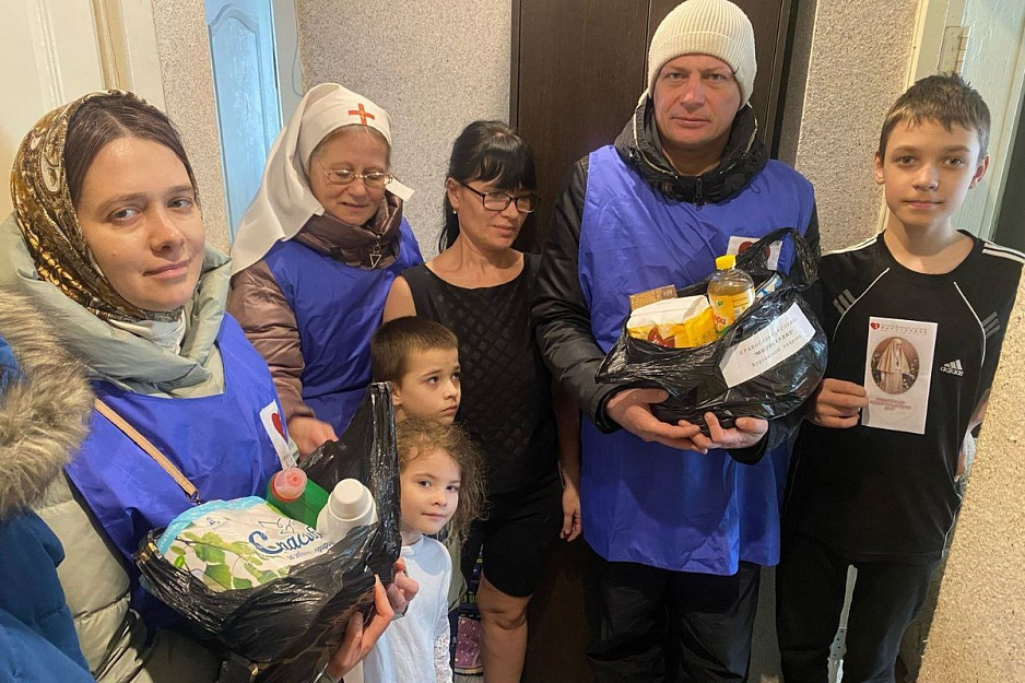 «Экипаж Милосердия» посетил в Кургане 10 многодетных семей