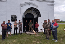 Прихожане села Усть-Суерское потрудились на благо своего храма