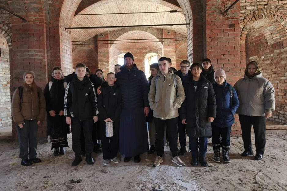 В строящемся храме села Глядянское прошла экскурсия для 8-классников