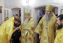 В храме села Половинное два архиерея совершили Божественную литургию