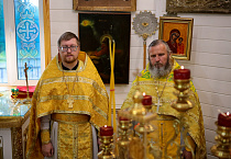В храме микрорайона Смолино прошла архиерейская Литургия