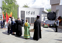 В Парке Победы курганские священники 9 мая совершили литию