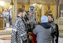В Курганском кафедральном соборе впервые три архиерея совершили Литургию Преждеосвященных Даров