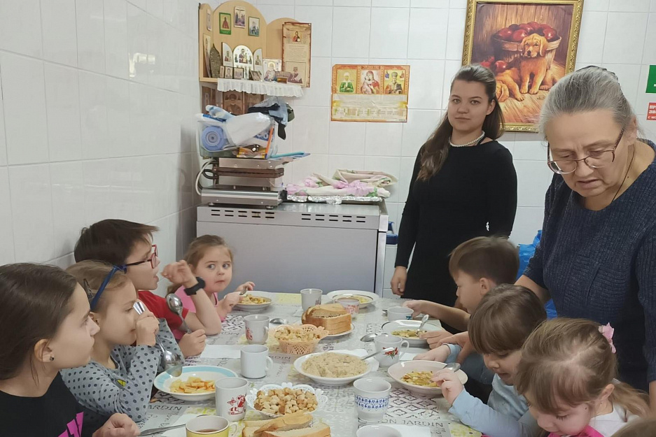 На приходе Кургана продолжается реализация проекта «Социальная столовая “Покров”»