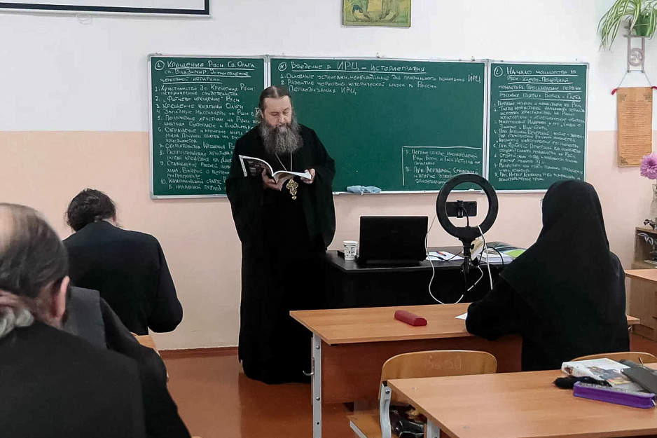 В Курганской митрополии аккредитовали курсы для монашествующих