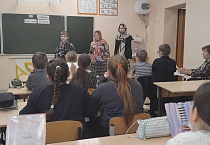В Варгашах школьники выступили перед сверстниками с рождественским спектаклем