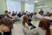 Священник из Старого Просвета рассказал сельским школьникам о прошедших январских праздниках