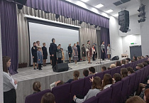 В курганской школе прошел благотворительный спектакль в пользу воинов на СВО