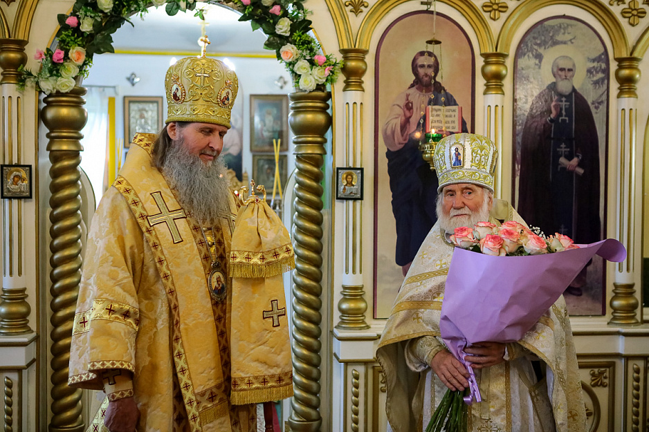 Архиерейская Литургия состоялась в храме села Лесниково