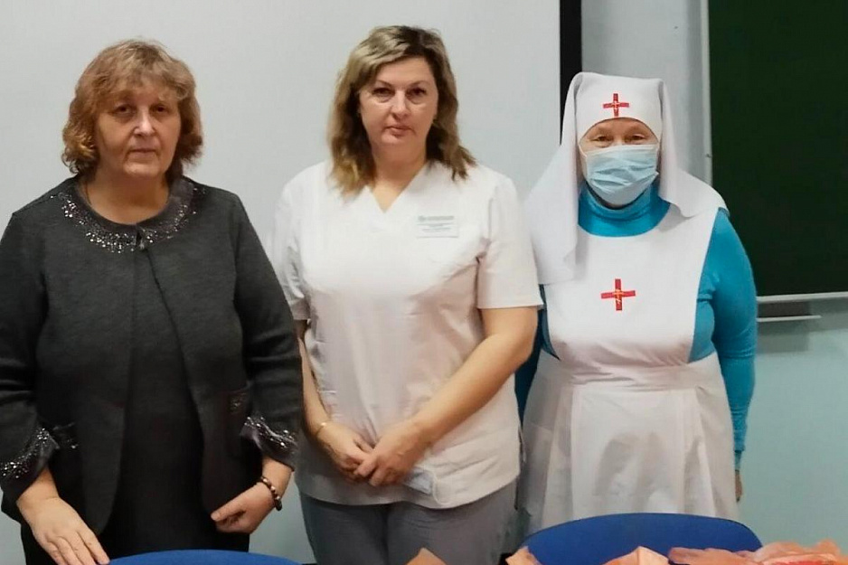 В Кургане медицинские работники получили поздравления с Рождеством и Крещением