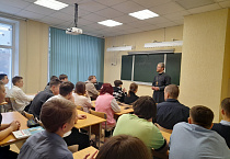 Курганский священник провел в гимназии уроки нравственности