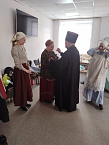 В Кургане священник благословил участников фестиваля «Щит и лира»