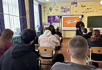 Лебяжьевский священник обсудил со школьниками проблемы современного общества