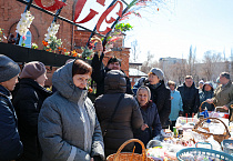 В Александро-Невском кафедральном соборе проходит освящение куличей