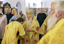 Два архиерея совершили Литургию в Преображенском храме микрорайона Тёплый Стан