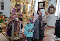 В Порт-Артурском храме женщинам подарили цветы