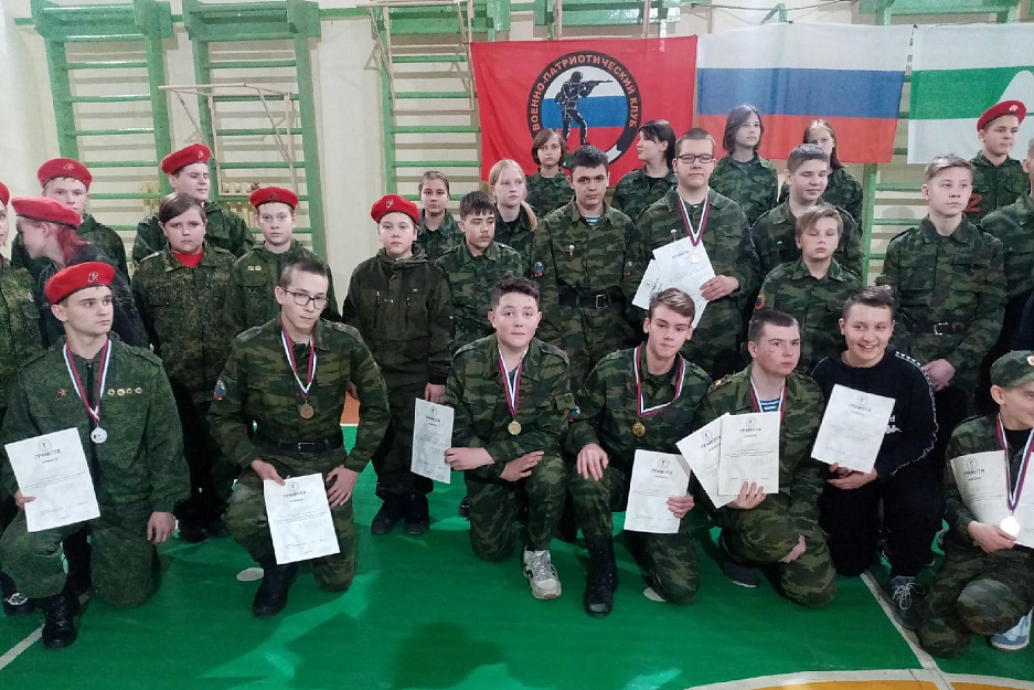 В Кургане подопечные священника-инструктора участвовали в соревнованиях по тактической стрельбе
