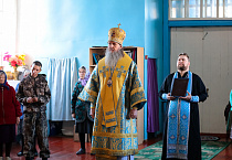 В Никольском храме села Гладковское состоялась архиерейская Литургия