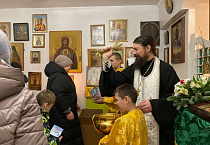 В храме села Половинное тепло и радостно встретили Рождество