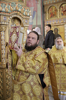 Литургия в кафедральном соборе в воскресный день