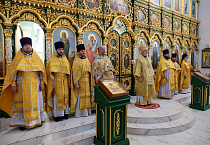 На Литургии в Троицком соборе Кургана пел хор Троице-Сергиевой лавры