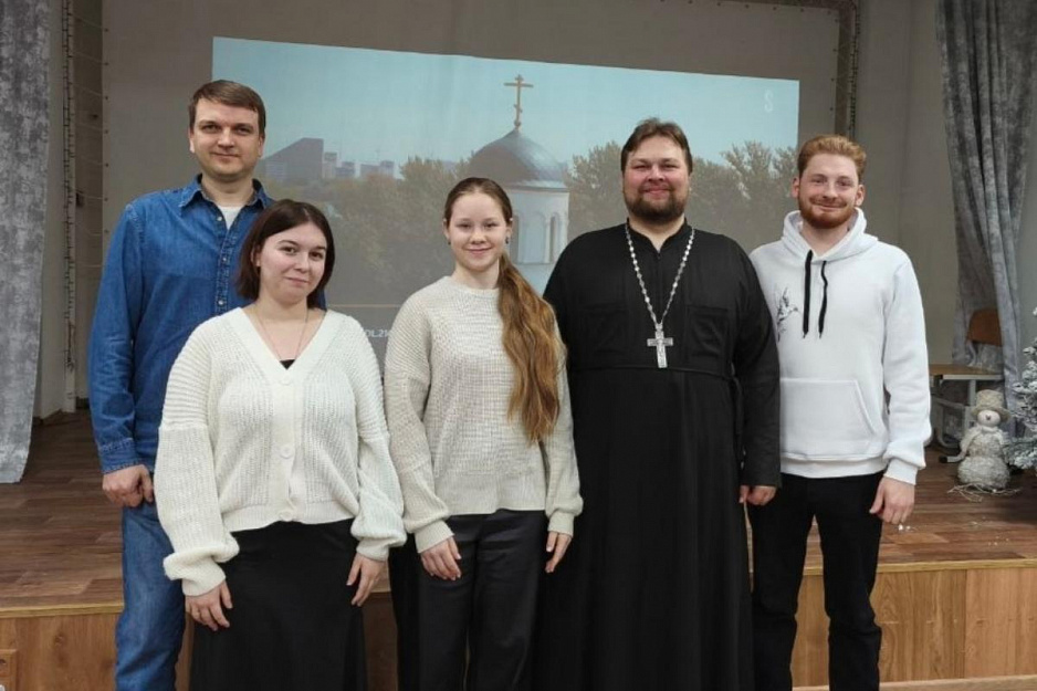 В Кургане молодые волонтеры Александро-Невского собора организовали коллективный просмотр фильма "Страсти по Матвею"