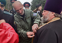Курганские священники приветствовали  участников юнармейского патриотического автомарша