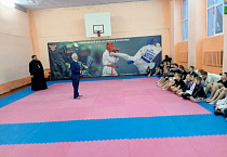 В Макушино священник выступил перед юными спортсменами