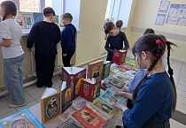 Выставка православной книги состоялась в школе посёлка Варгаши