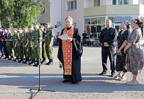 В Кургане священник принял участие в акция «Свеча памяти»
