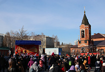 В Кургане возле кафедрального собора  состоялся  пасхальный концерт