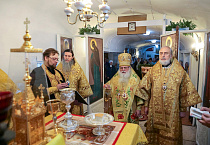 В Покровском храме Кургана собор архиереев совершил Литургию