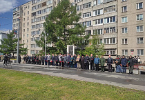 Курганский священник принял участие в митинге в честь Дня пограничника