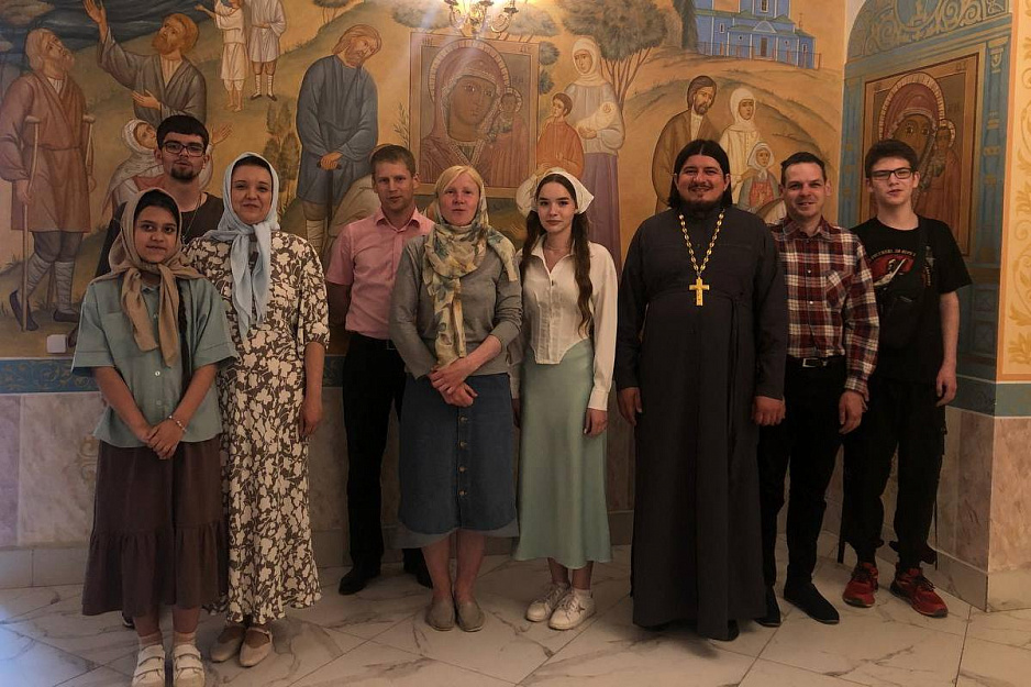 В Троицком соборе города Кургана прошла  встреча молодежи со священником