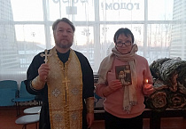 Сельский священник освятил окопные свечи для бойцов СВО