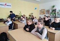 Петуховский настоятель посетил школы и Центр обслуживания населения