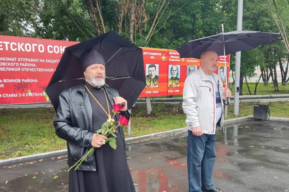 В Петухово священник выступил на митинге
